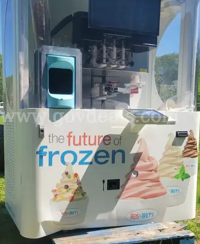 Reis & Irvy's Robotic Frozen Yogurt Vending Kiosk