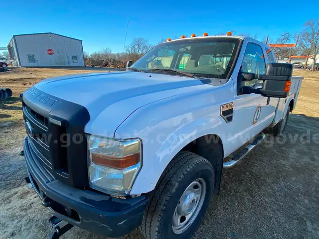 2010 Ford F-350 SD XL SuperCab Long Bed 4WD