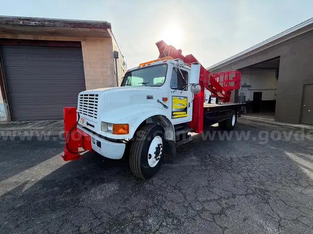 1999 International 4900 Bucket Truck