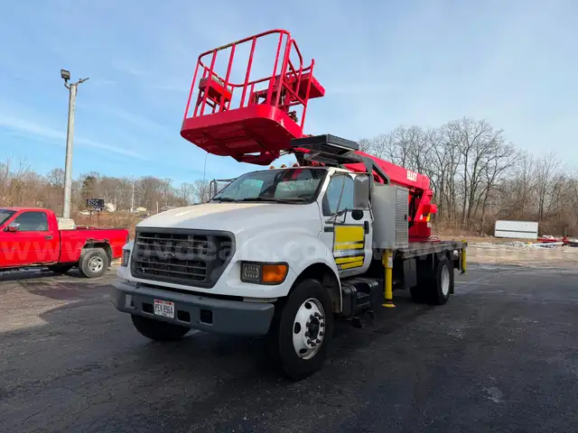 2003 Ford F-650 Bucket Truck