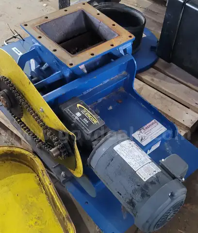 Donaldson, Meyer. rotary feeder off dust collector