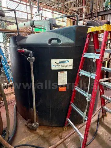 1,400 Gallon Polyethylene Tank