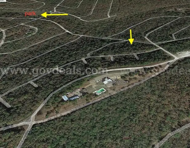 Secluded Briarcliff Lot Minutes from Lake & River