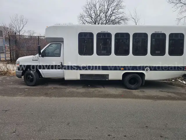 2016 Ford Econoline E-450 Bus