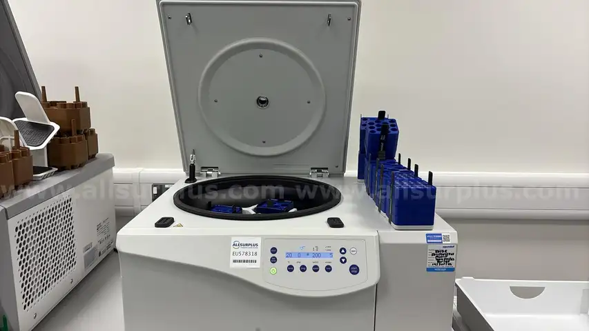 Eppendorf 5810R Benchtop Centrifuge with Rotor