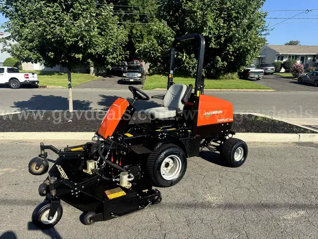 Jacobsen Turfcat 4WD 72 Inch DIESEL