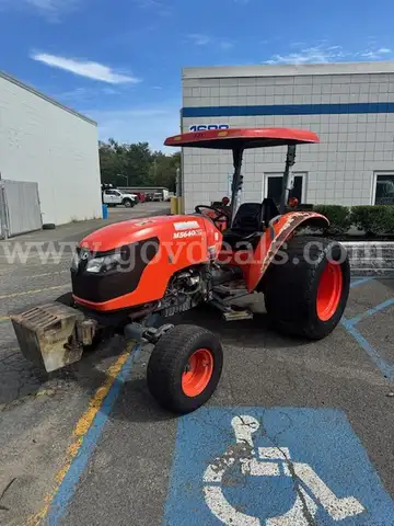 2014 Kubota M5640SU 2WD 56 HP Diesel w/Rear Hydraulics & 2515 hours