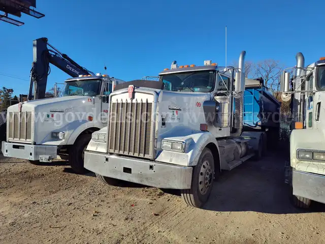 2011 Kenworth W900 Tandem Axle Truck Tractor