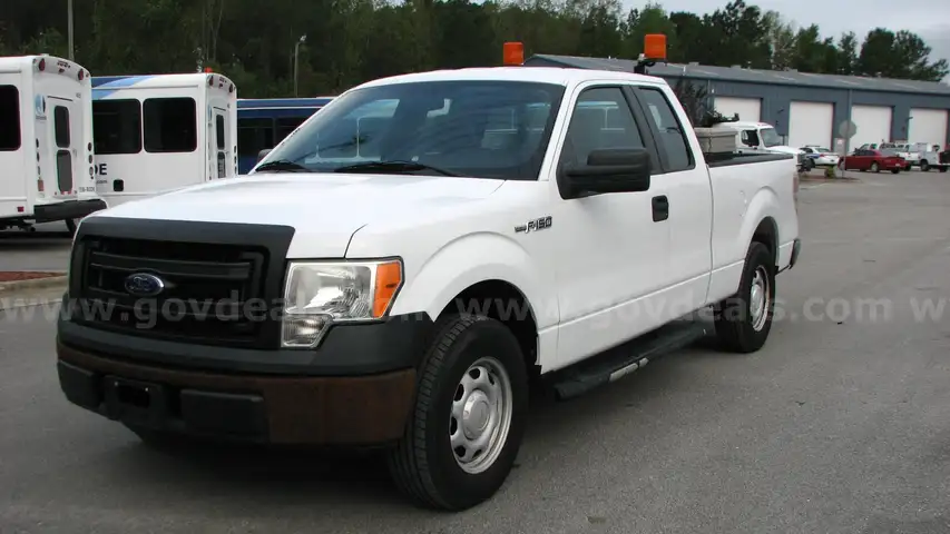 Ford F-150-XL Ext Cab 2X4 Pickup Truck