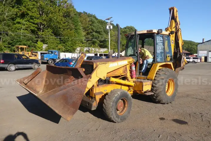1986 John Deere 710B 4WD Loader Backhoe