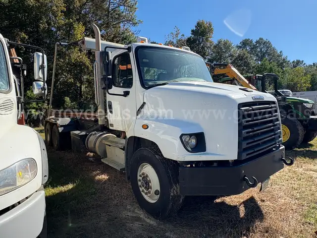 2020 Freightliner 114SD Roll Off Truck
