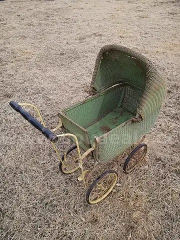 Antique Baby Doll Carriage