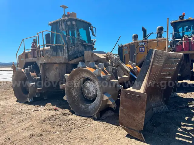 2011 Caterpillar 826H Sanitation Compactor
