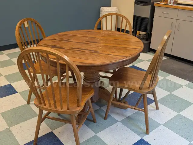 Dining Room Table and Chairs