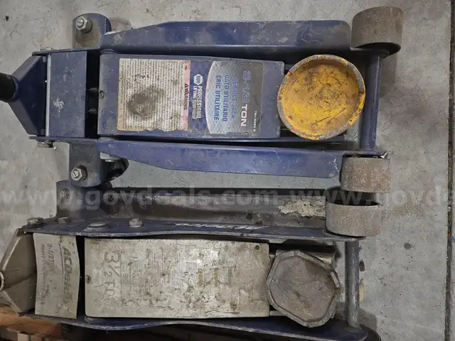 2 Floor Jacks