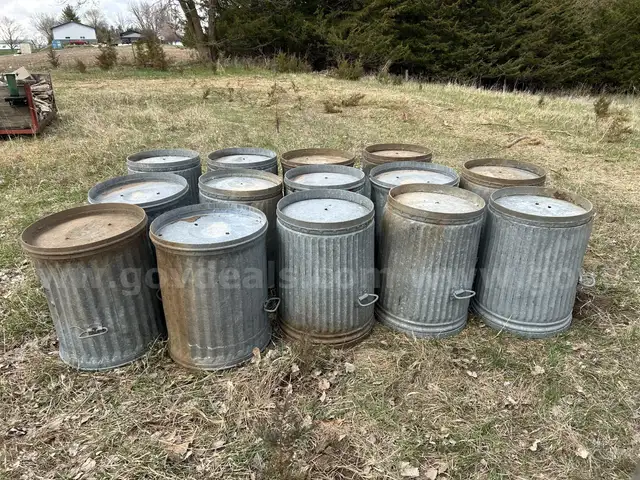Trash cans Lot #1