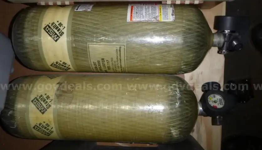2 air tanks