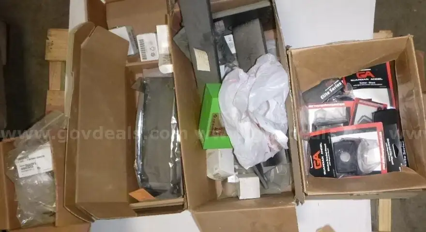 Misc electronic fittings, parts, for radios etc.