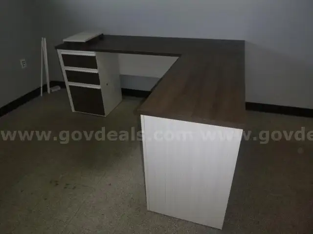 4 desk sets,