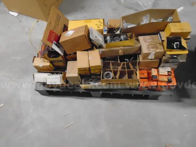 Pallet of assorted lighting ballasts