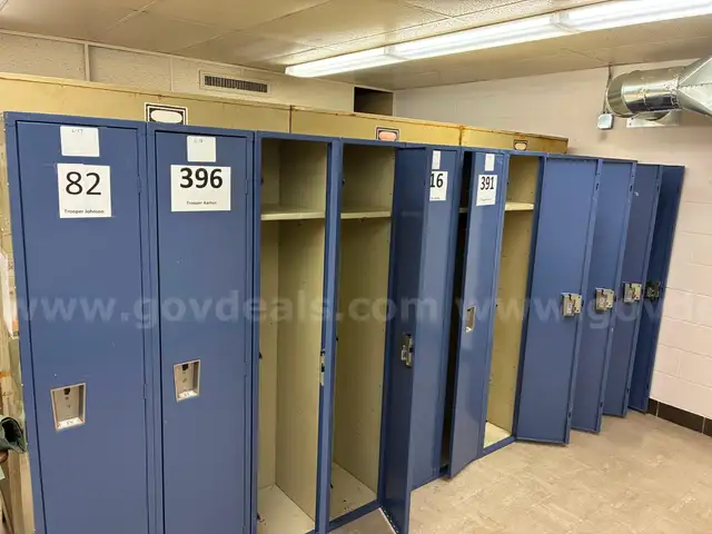 Lot of metal lockers 14 blue