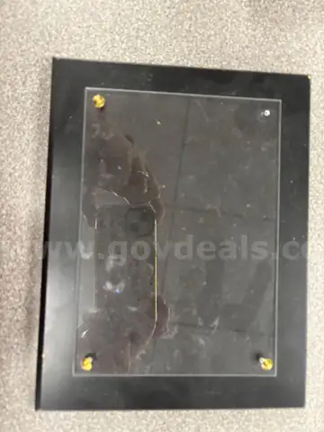 Picture/certificate frames