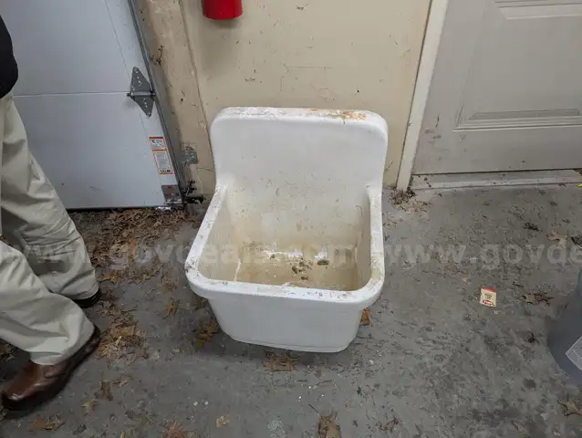porcelain ceramic sink