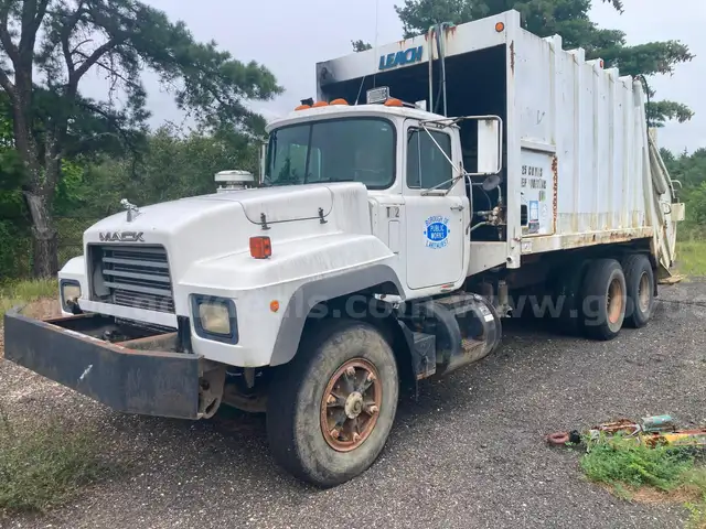 1996 Mack RD688S