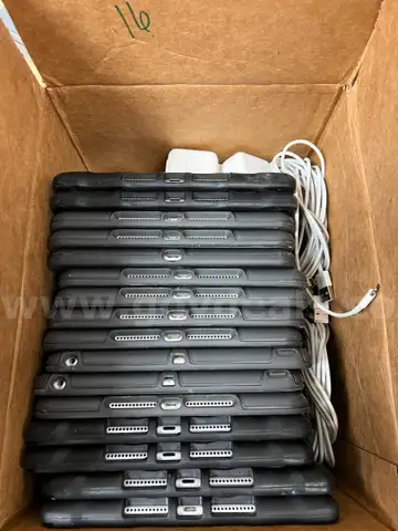 Lot of 16 - 6th Gen iPads