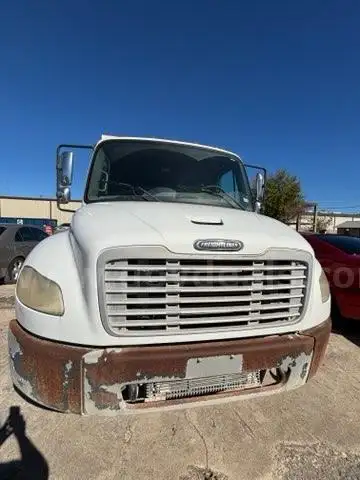 2005 Freightliner M2 106