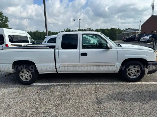 2004 Chevrolet Silverado 1500 Ext. Cab Short Bed 2WD
