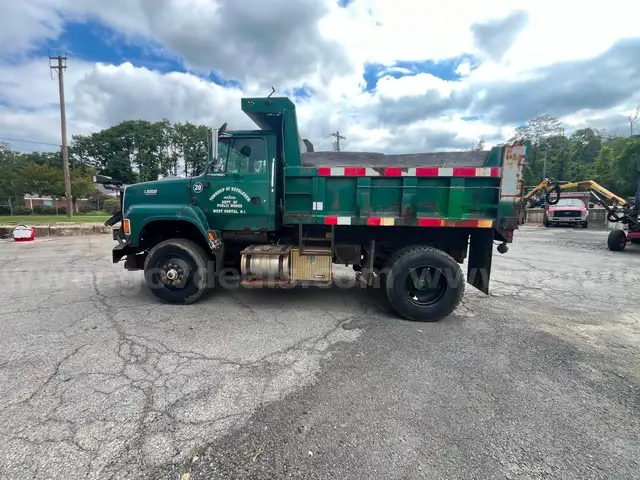 1995 Ford LS8000F