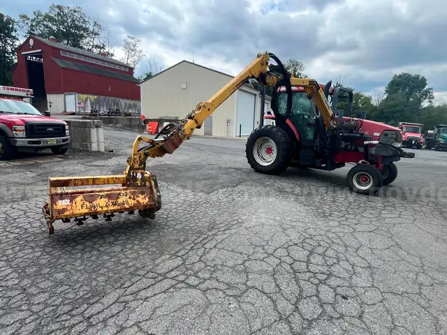 2002 McCormick MTX 110 Arm Mower