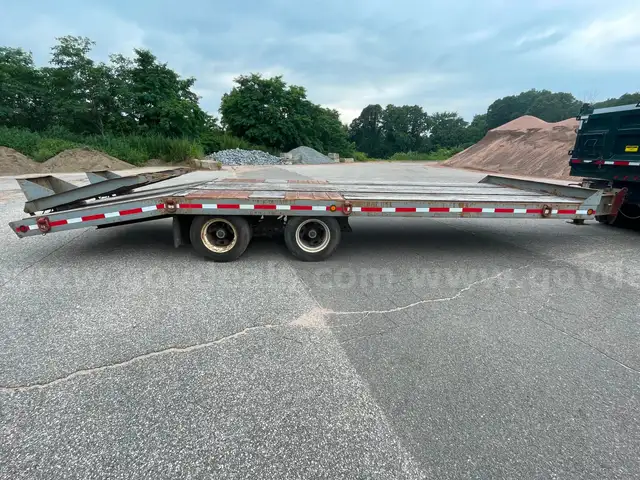 2004 Interstate trailer-Model 40DLA.