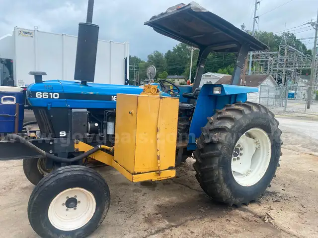 1999 New Holland 6610S with bush hog