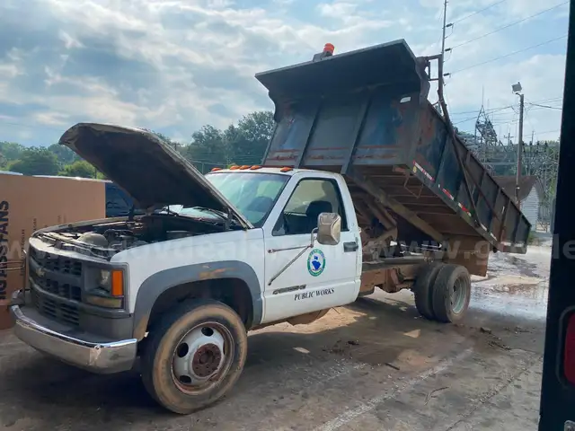 1999 Chevrolet C/K 3500 dump truck
