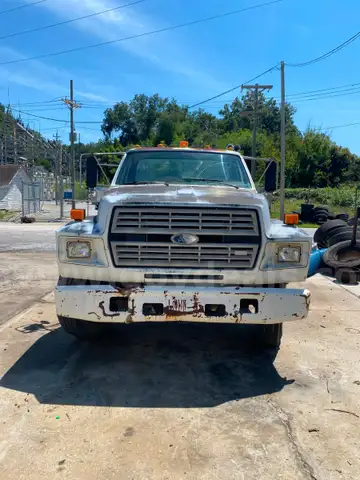 1990 Ford F800F
