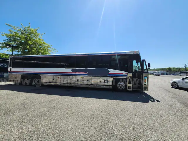 2011 MCI D Coach 4500 Bus