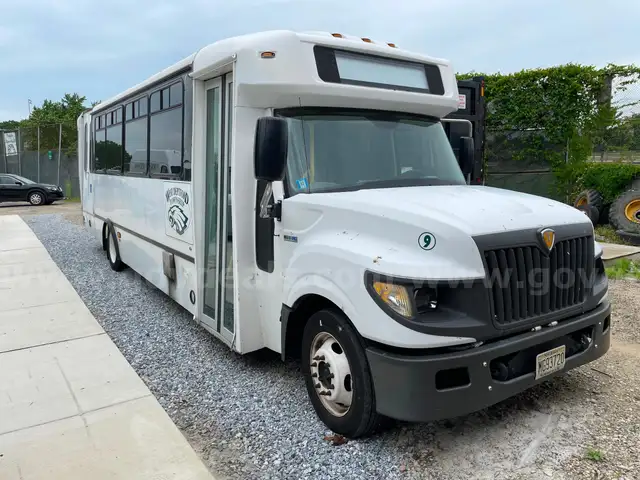 2013 International 3000 / 20 Passenger Bus with Wheelchair Lift