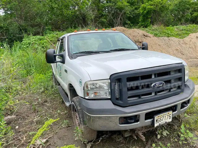 2006 Ford F-250 SD w/Plow