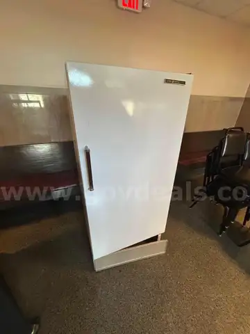 1 General Electric Refrigerator