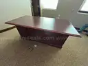 1 VERY LARGE LOT OF OFFICE FURNITURE