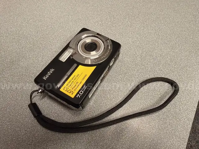 Kodak Easyshare M753 7 MP Digital Camera with 3xOptical Zoom (Black)