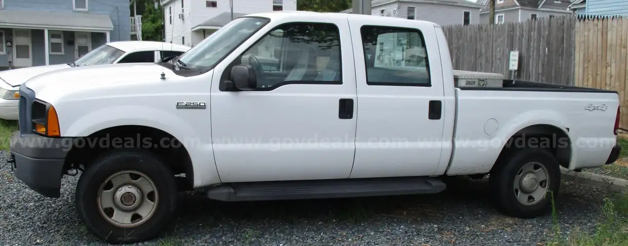 2006 Ford F-250 SD XLT Crew Cab 4WD