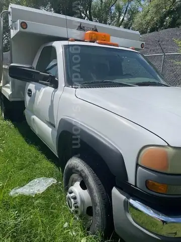 2004 Chevy 3500 Dump Truck, Does not run, For parts only