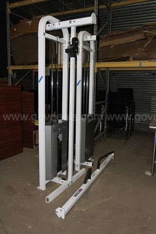 Parabody best sale lat pulldown