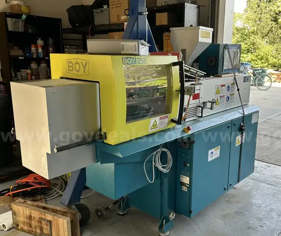 Boy 25E Injection Molding System