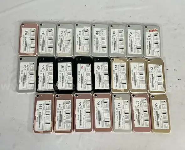 Lot of 23 iPhone 7 (32 GB)