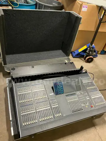 Yamaha M7CL 48-Channel Digital Mixing Console (1)