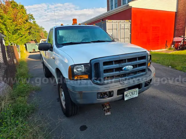 2006 Ford F350 Pick Up Truck # 4 w/ plow &#x26; lift gate